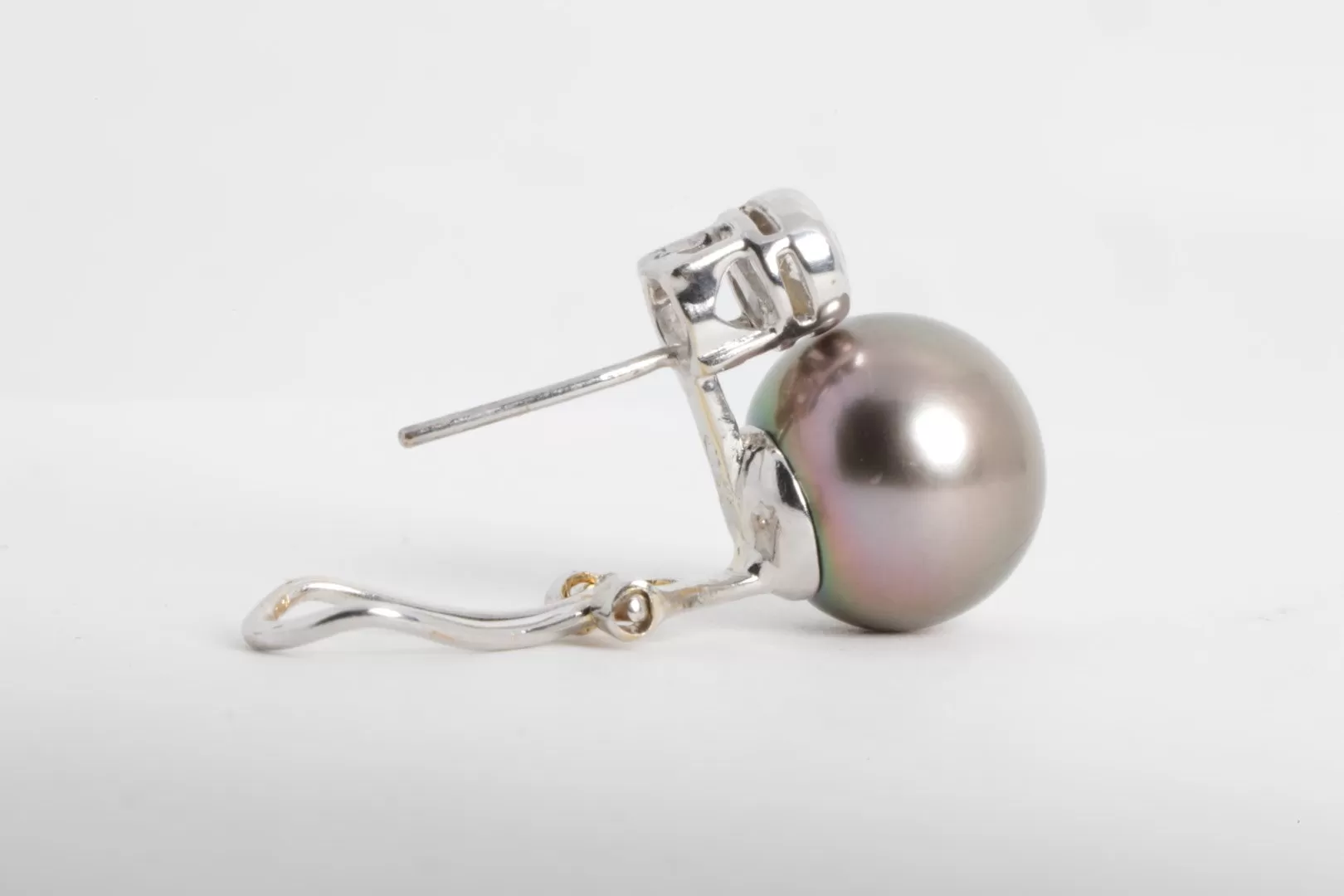 14k White Gold Pearl &  0.30ctw Diamond Earrings (6.20g.)