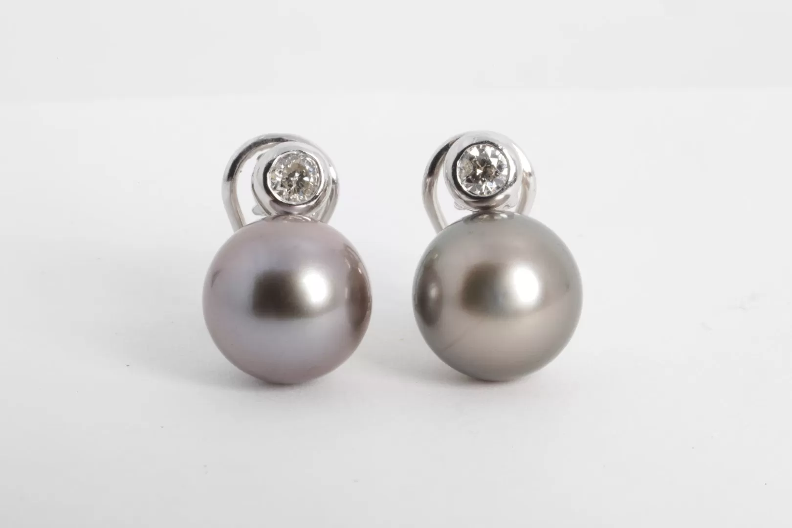 14k White Gold Pearl &  0.30ctw Diamond Earrings (6.20g.)