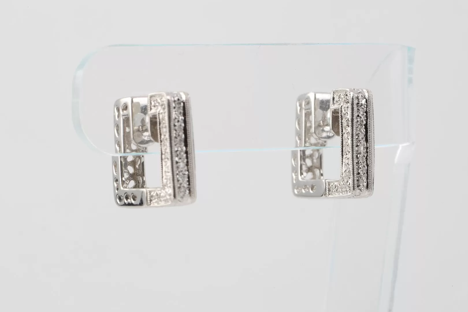 18k White Gold 0.35tcw Diamond Earrings (7.82g.)