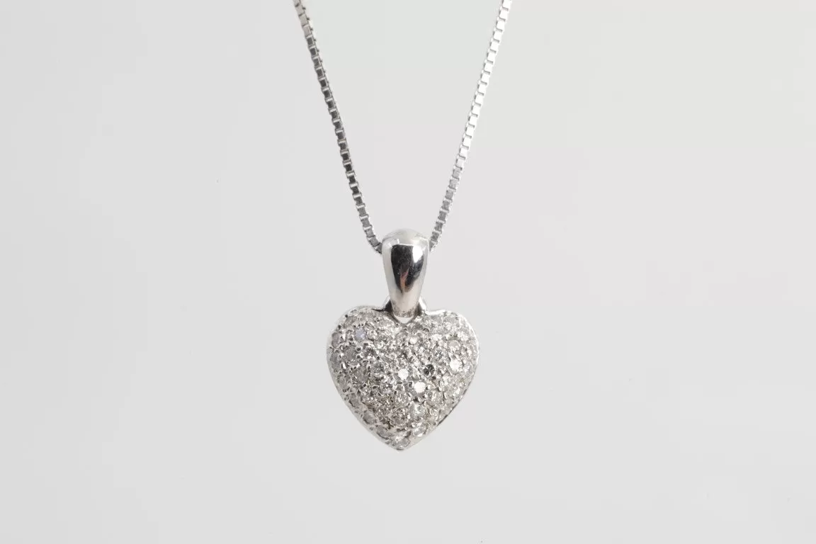 18" 14k White Gold 1.00tcw Diamond Heart Pendant Necklace (7.60g.)