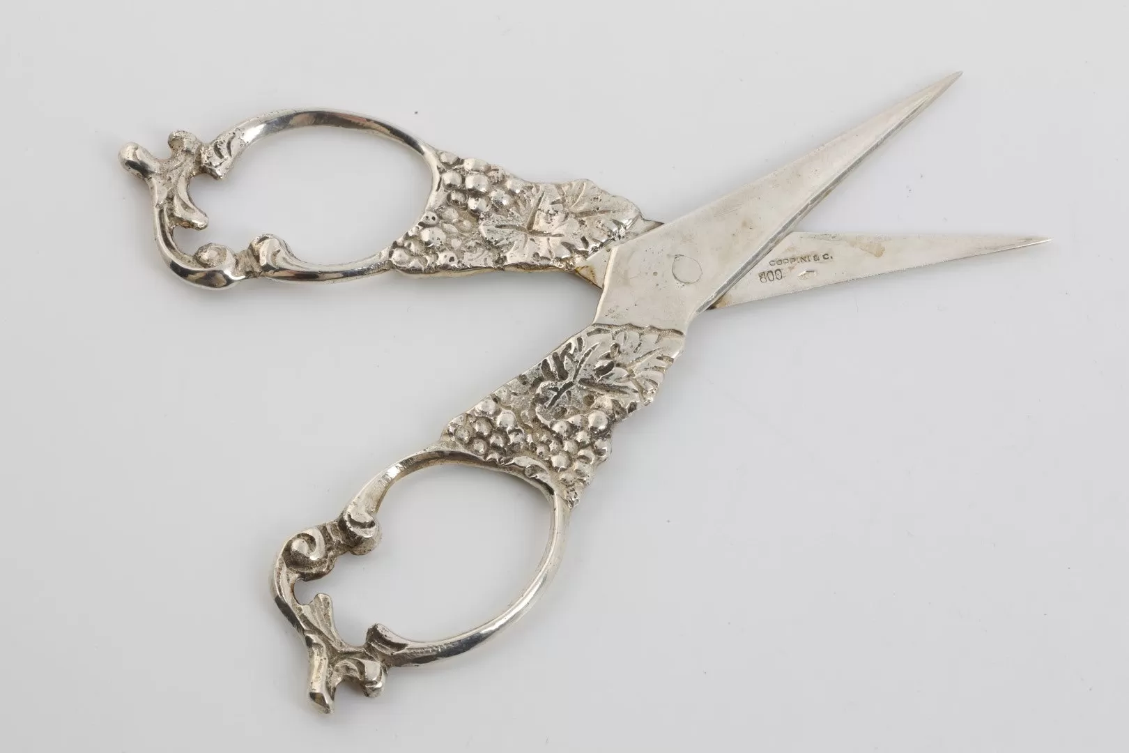 800 Silver Cosmetic Scissors (26.86g.)