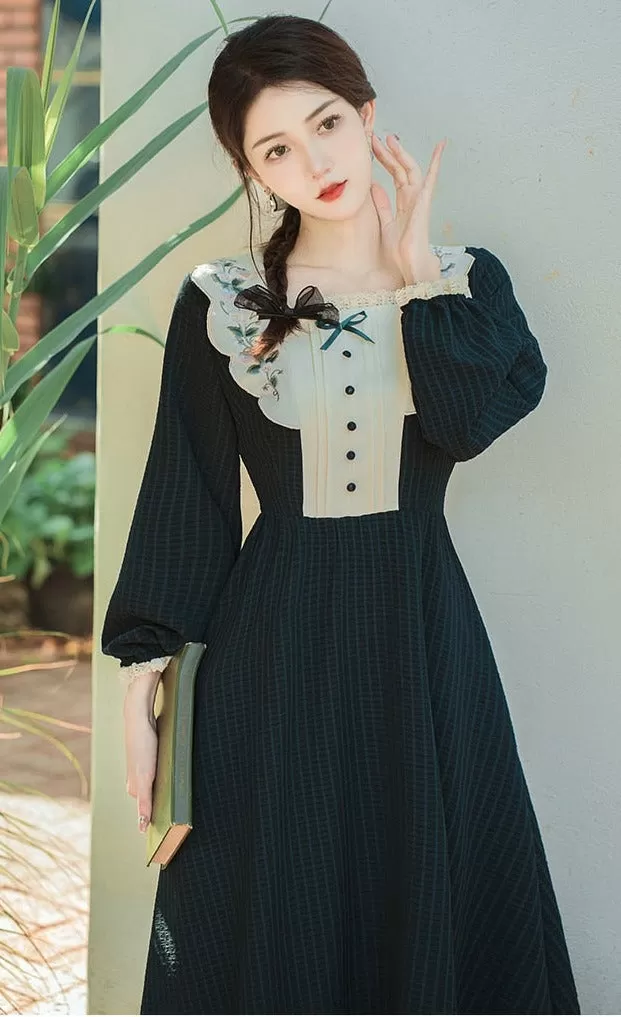 Betty Birdwillow Dark Academia Vintage-Inspired Dress