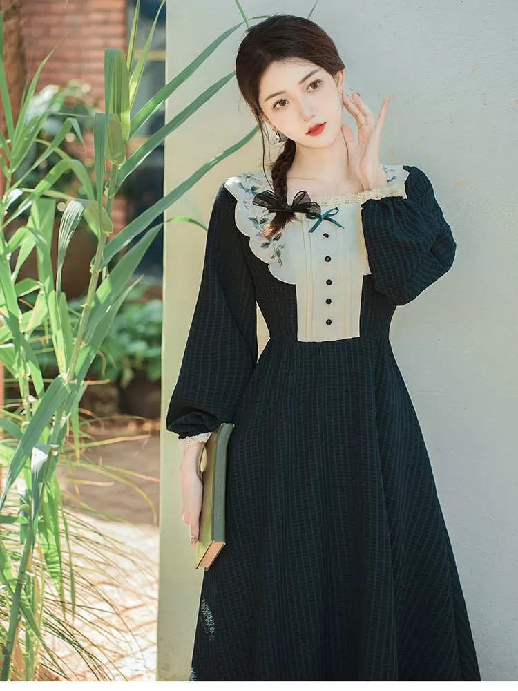 Betty Birdwillow Dark Academia Vintage-Inspired Dress