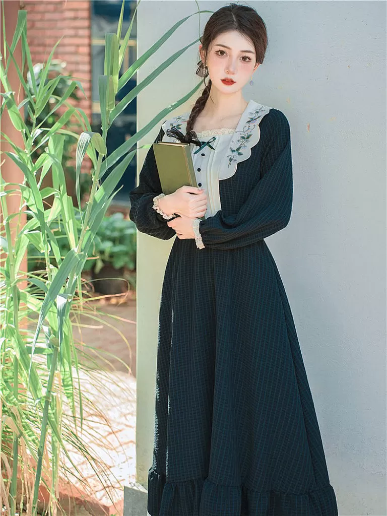 Betty Birdwillow Dark Academia Vintage-Inspired Dress