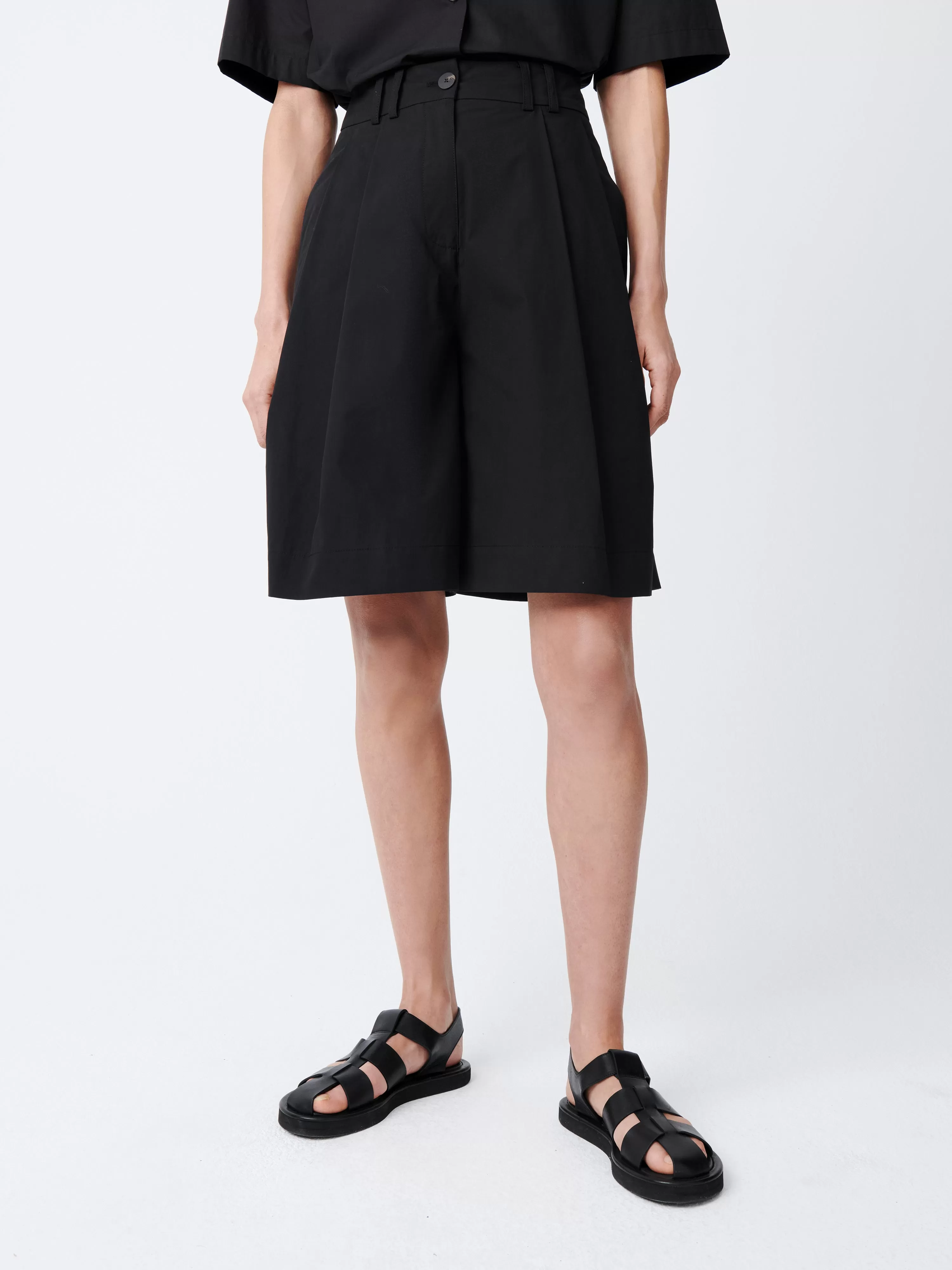 Cito Short in Black