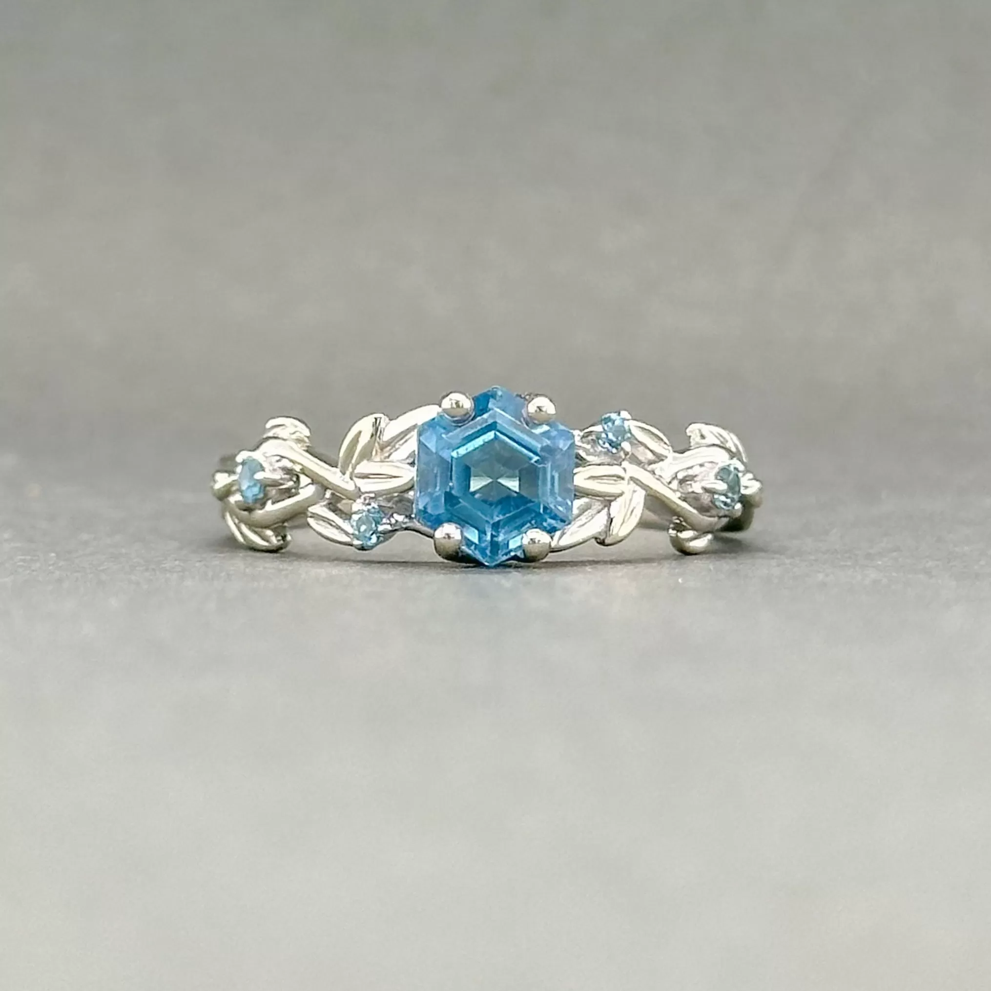 Estate 14K W Gold 0.34ctw Blue Topaz Ring