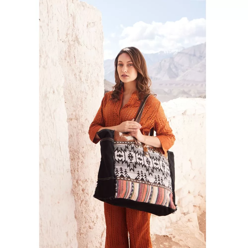 Myra Bag Aburnee Weekender: Vibrant Ethic Embroidery for Standout Style