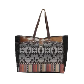 Myra Bag Aburnee Weekender: Vibrant Ethic Embroidery for Standout Style