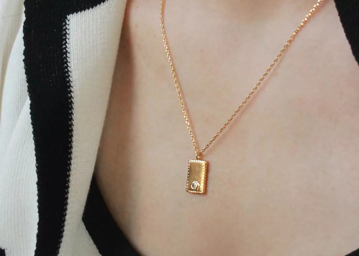 Name Tag Necklace in gold by Secretbox