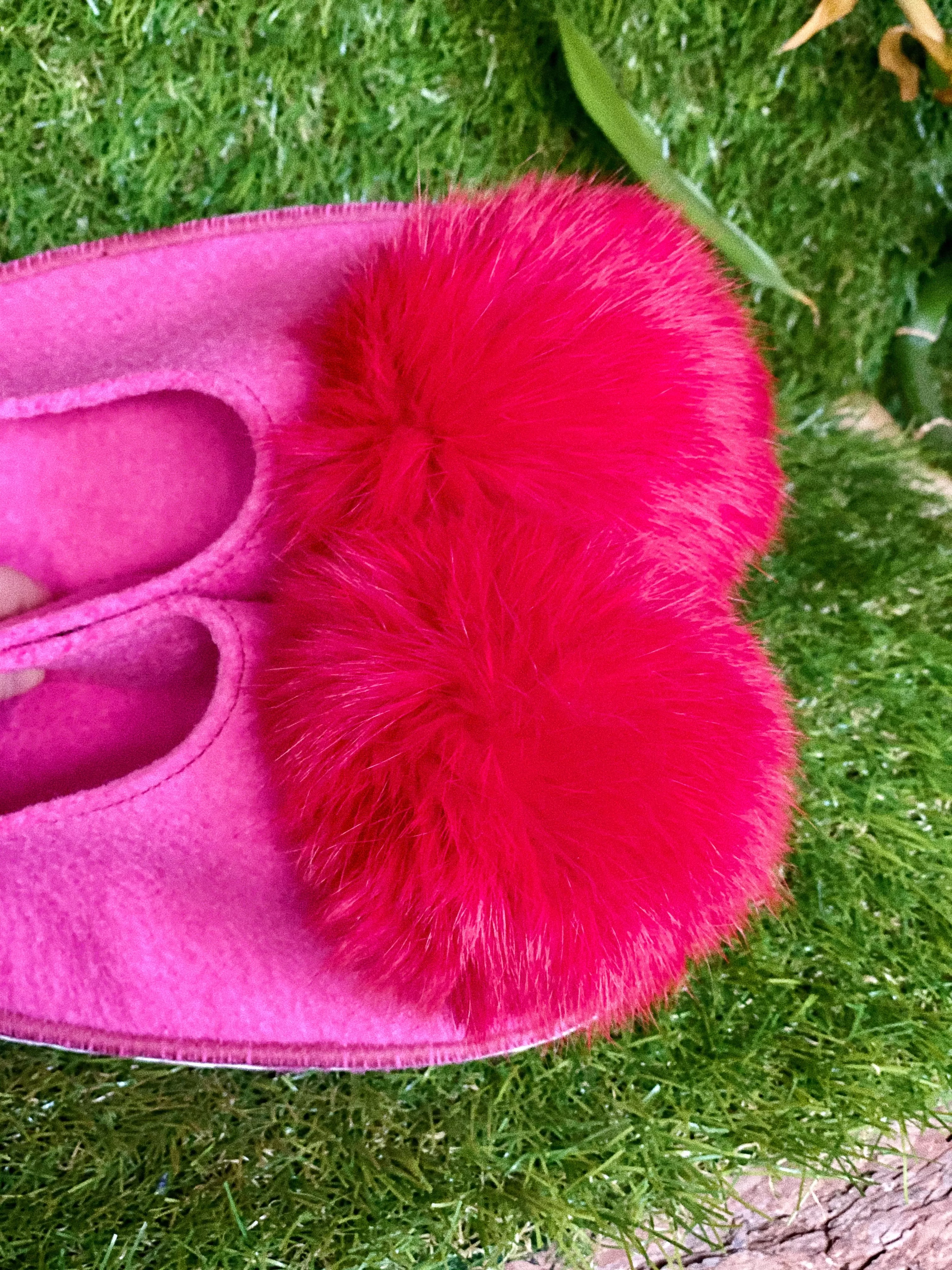 PINKY pom pom kids slippers